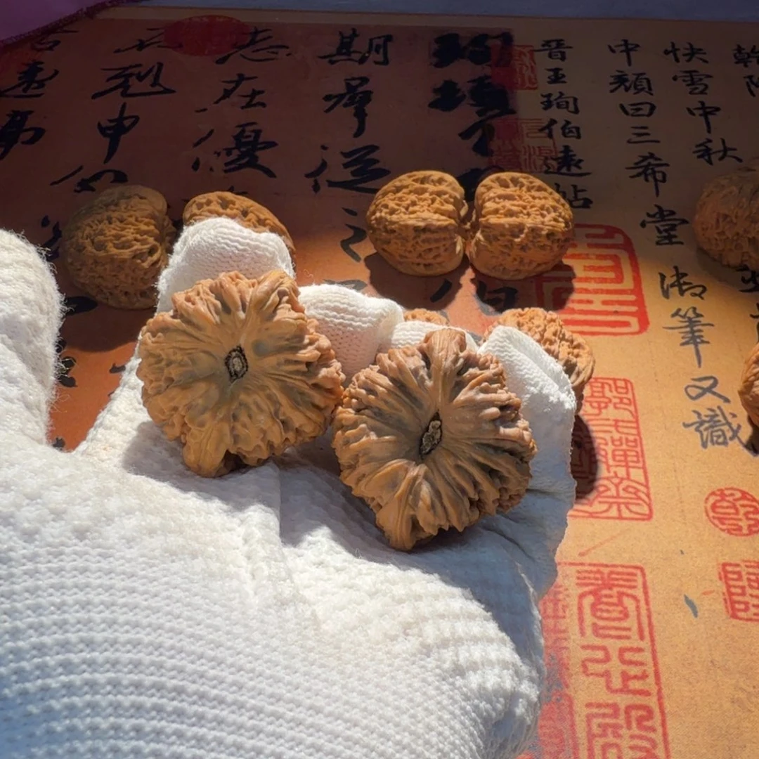 仰***空文玩核桃吊坠39南疆石