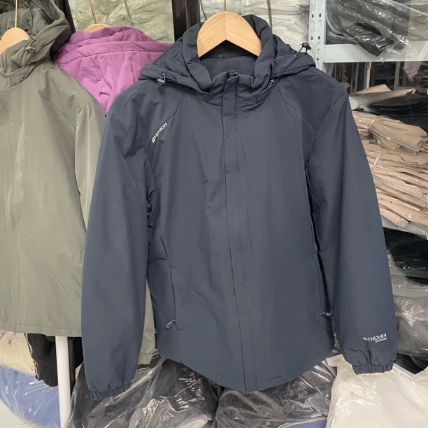 冬季保暖防风防水冲锋衣帽子可脱卸加厚锁棉棉服