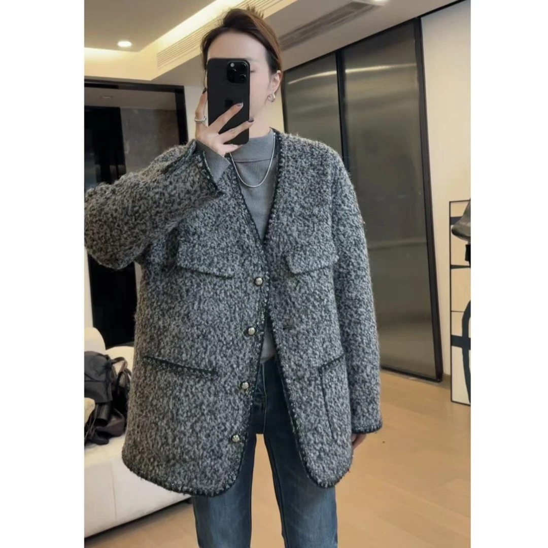小静静一会【年货定制】 小众设计花灰色小香羽绒外套 2411B5702
