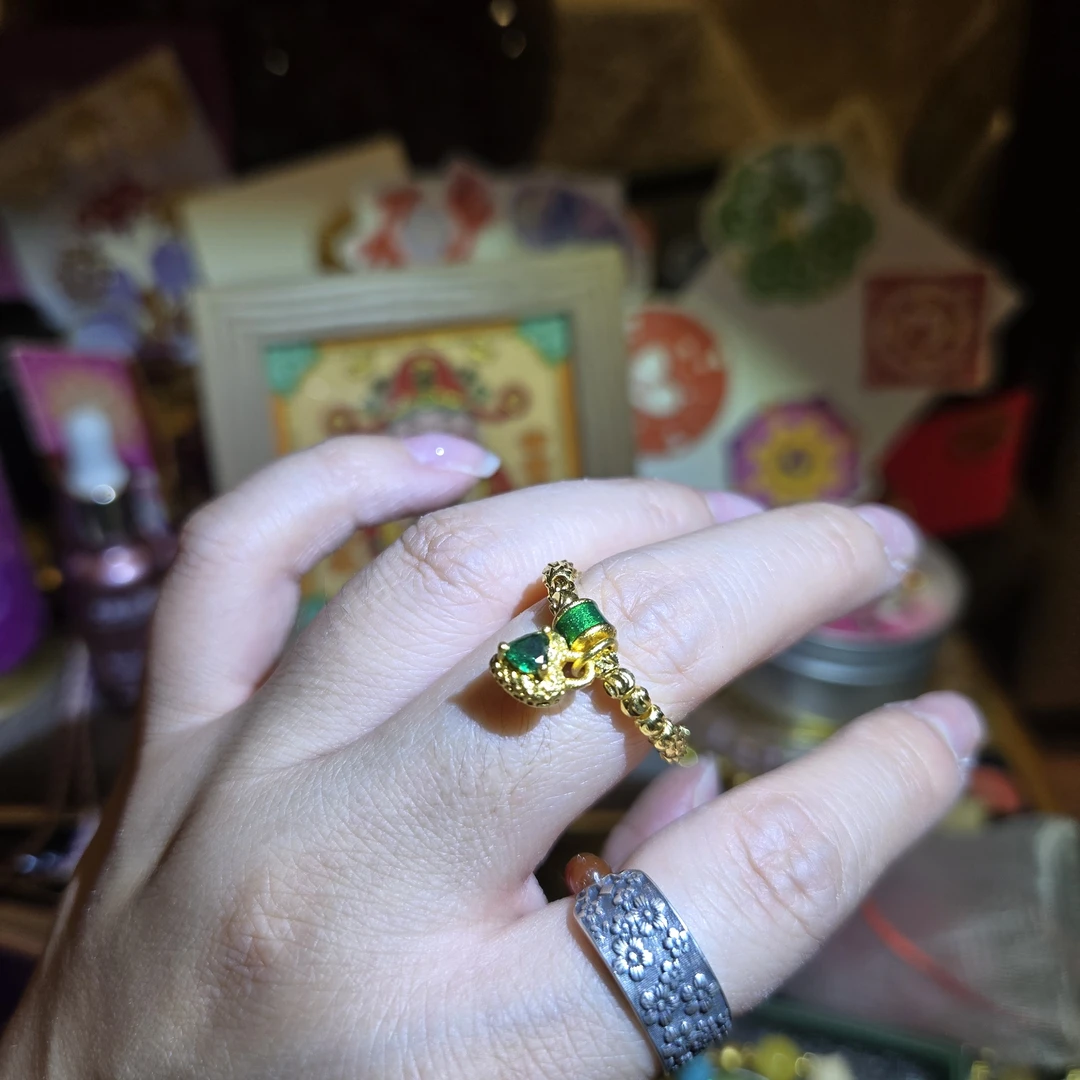 非金属珐琅戒指 绿桃心心弹力戒指