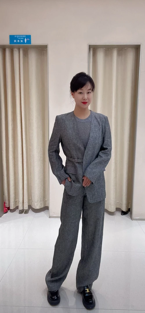 迪家时尚极致灰色外套