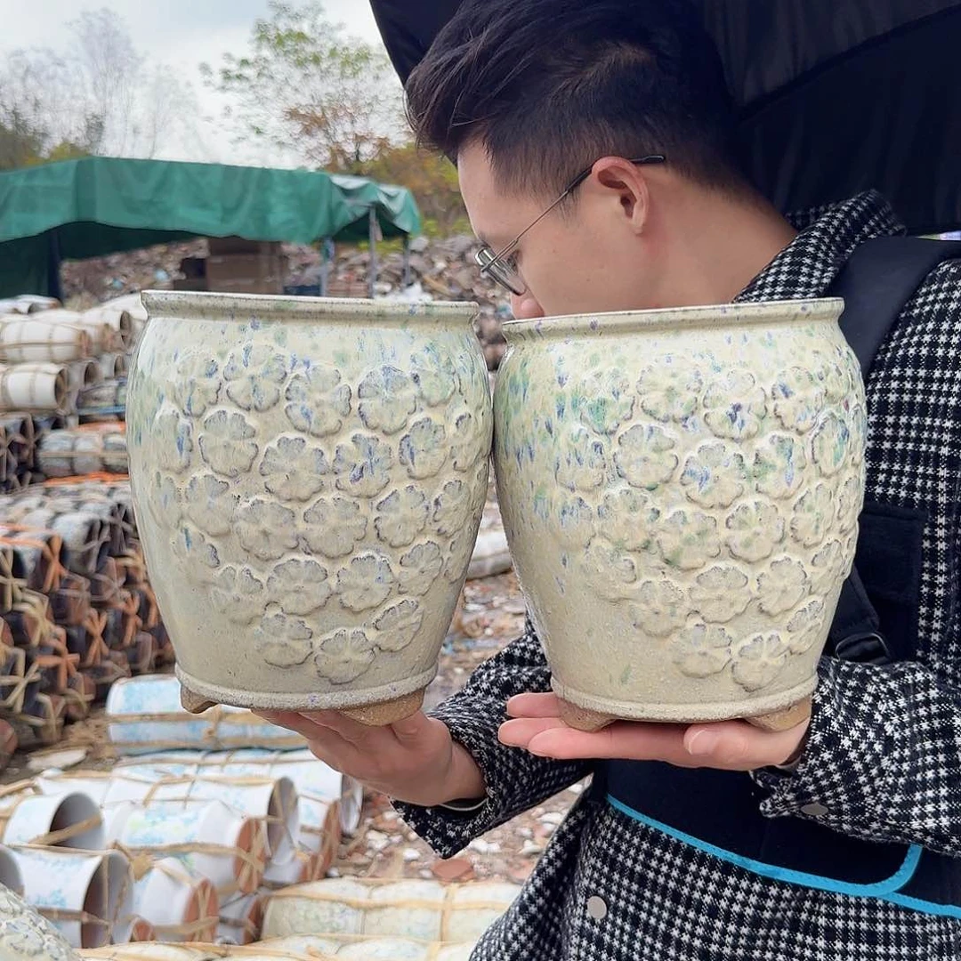 紫砂花盆口18高22（两个花花口不圆