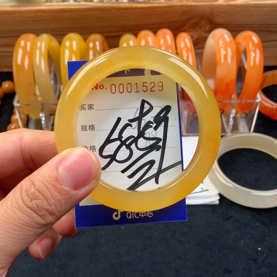 石英质玉（黄龙玉）未镶嵌手镯K****?