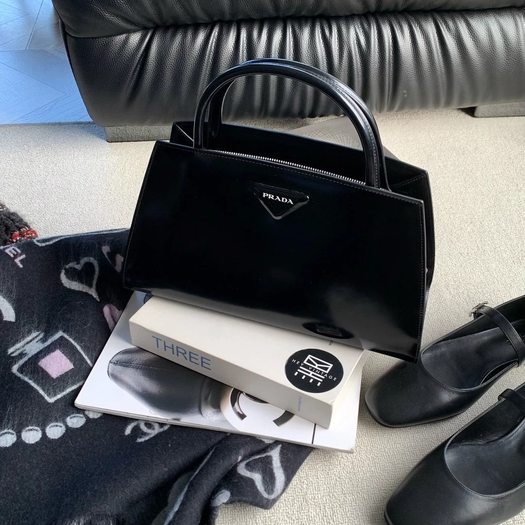 95新 Prada/普拉达 代卖服务！黑色手提保龄球包 33cm 18731187