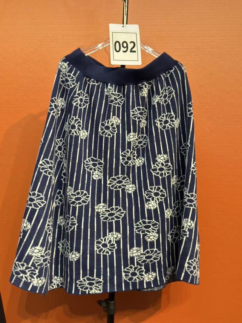 （092）湾湾奢品贵妇既视感显廋舒适时尚百搭连衣裙秋冬款