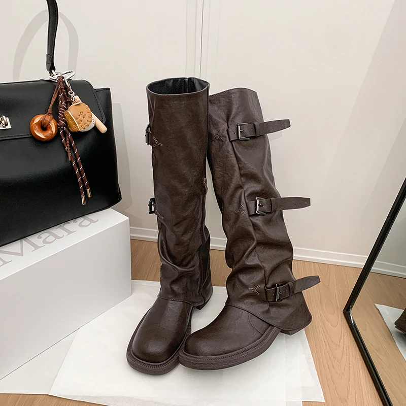 2025秋冬新款圆头粗跟褶皱女长靴皮带扣直筒靴百搭骑士靴高筒靴子
