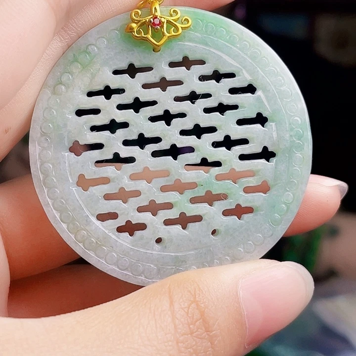 翡翠未镶嵌颈饰多样性