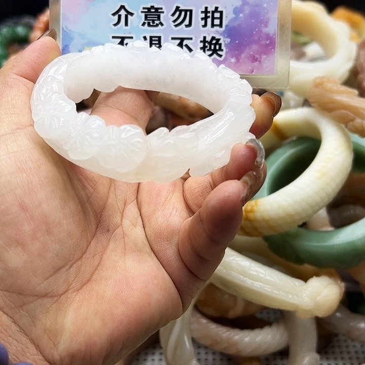 未镶嵌手镯石英岩玉