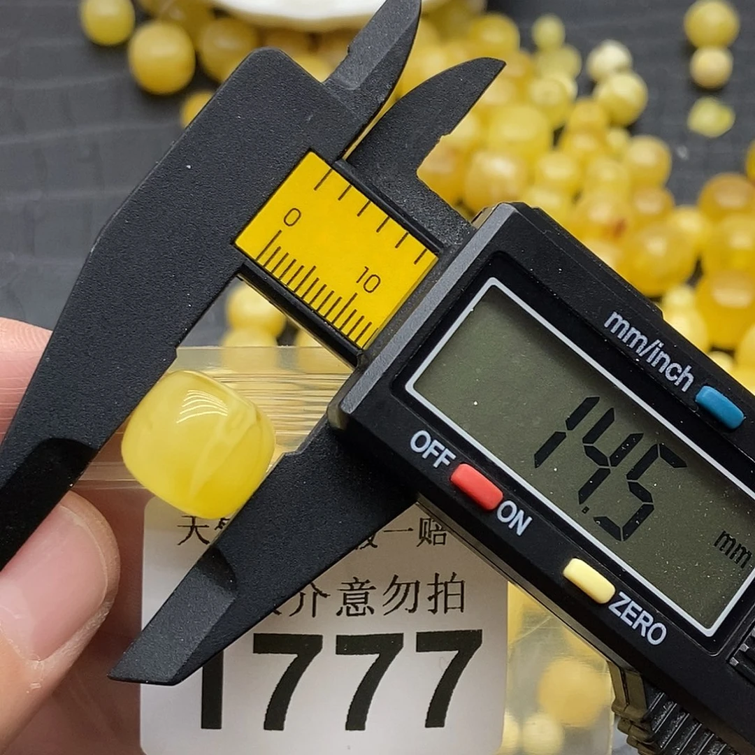 蜜蜡未镶嵌珠宝奇石1777