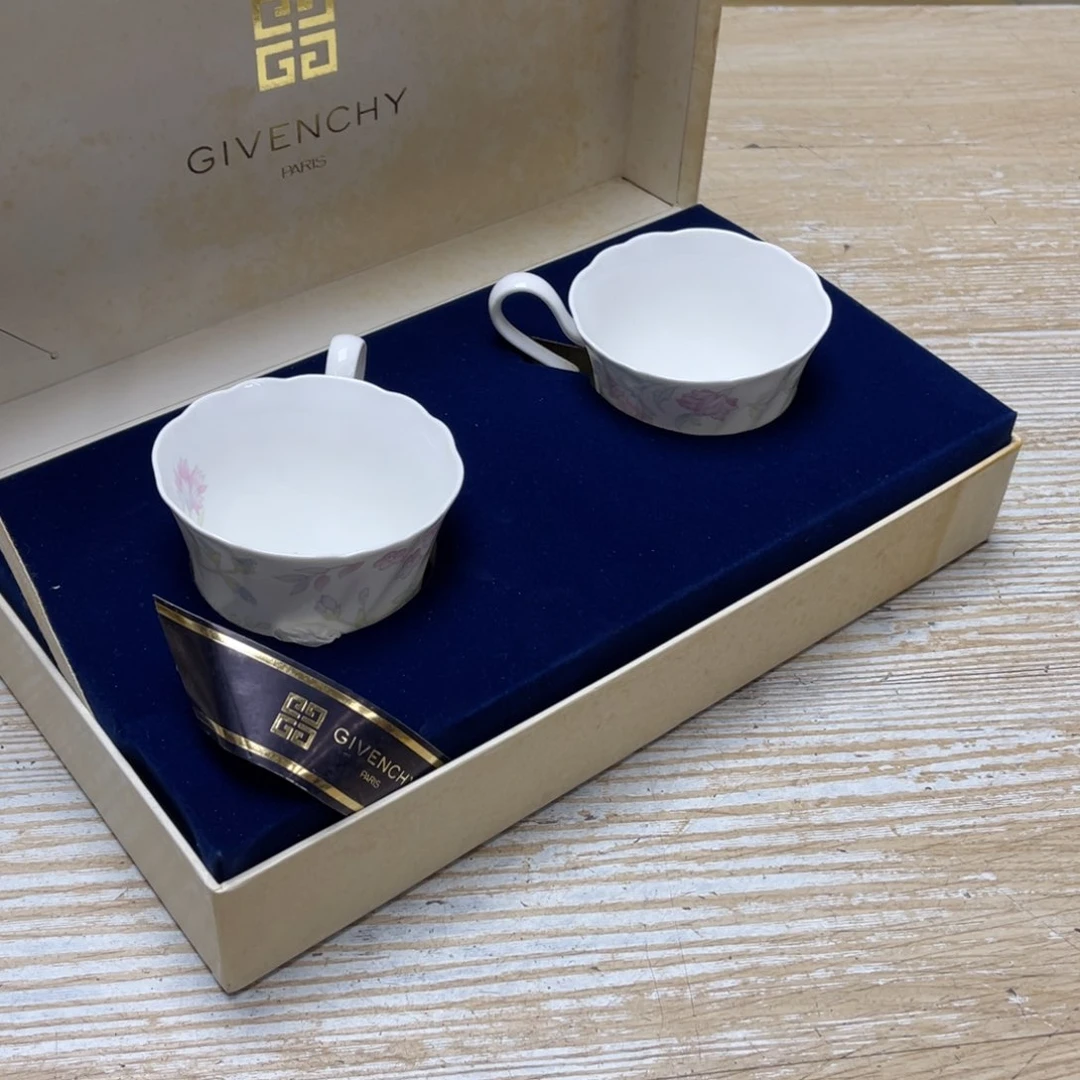 瓷片靓**！密密麻麻地排列着