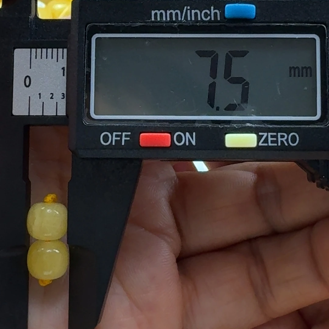 蜜蜡未镶嵌裸石15杂