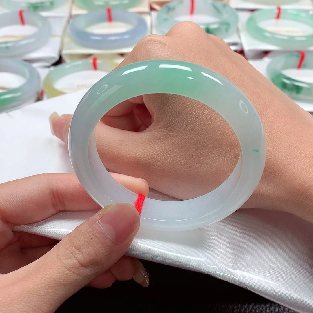 翡翠手镯未镶嵌天然a货翡翠54飘绿