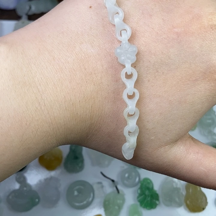 定制翡翠未镶嵌梅花