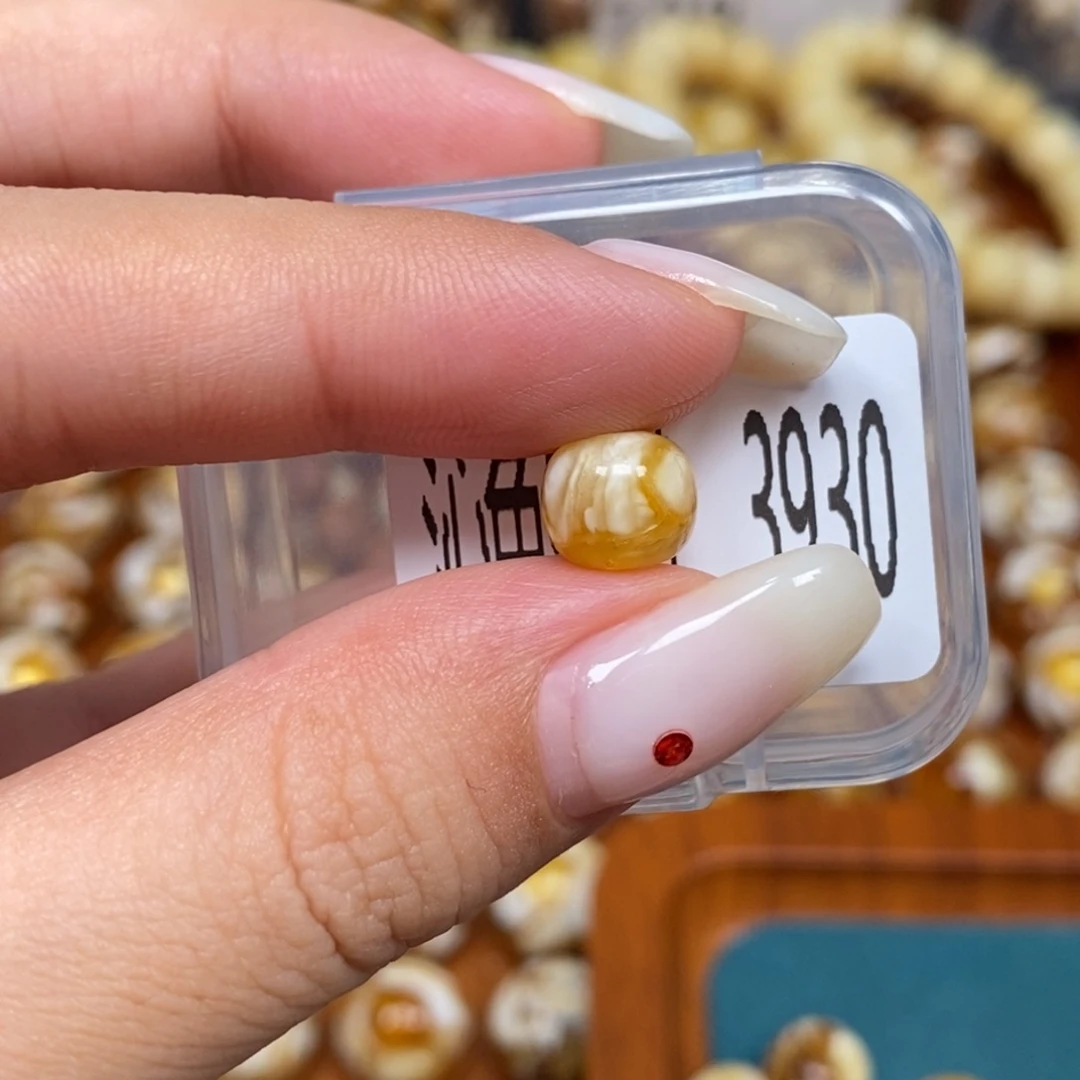 蜜蜡未镶嵌珠宝奇石3930