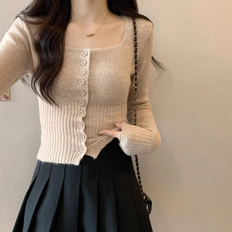 燕麦色冬季高级感穿搭打底毛衣针织开衫女方领显瘦西装内搭小上衣