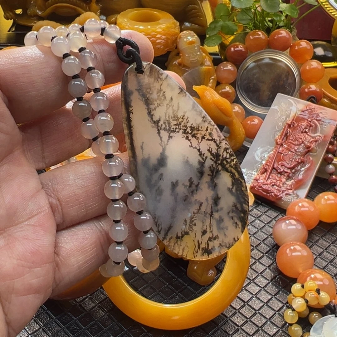 石英质玉未镶嵌颈饰