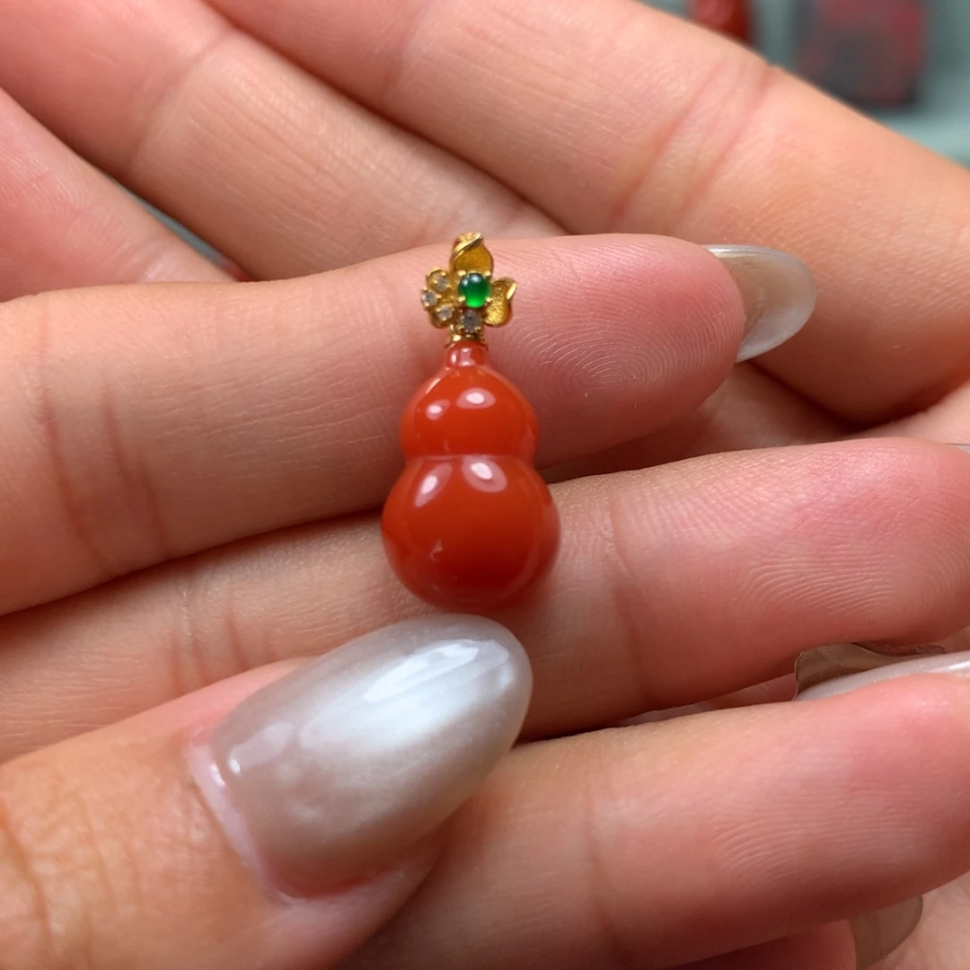 18K金镶嵌吊坠南红玛瑙