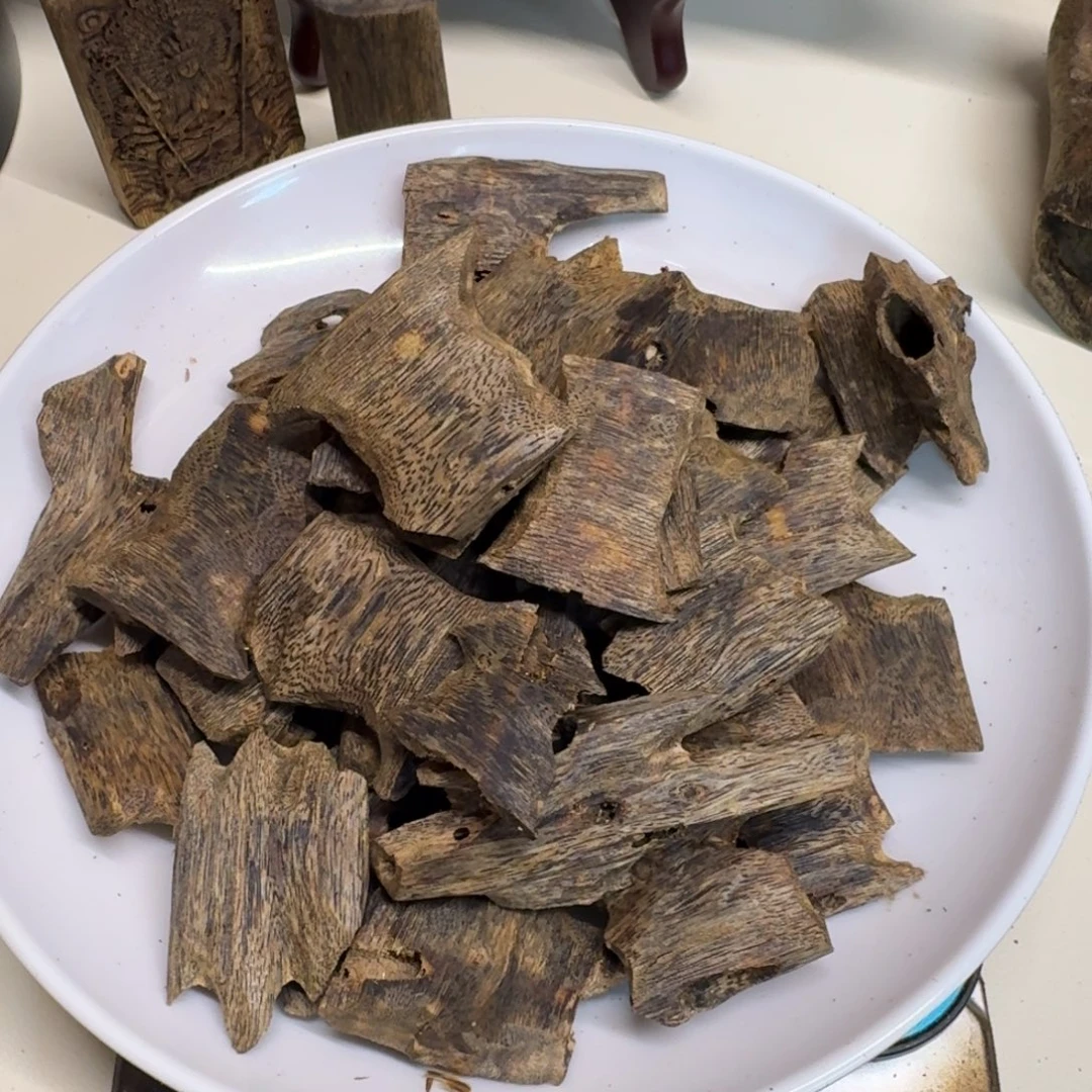 随***缘沉香碎屑沉香乌身圆叶高油块料200克