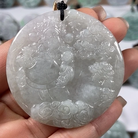 翡翠颈饰未镶嵌财神爷福利
