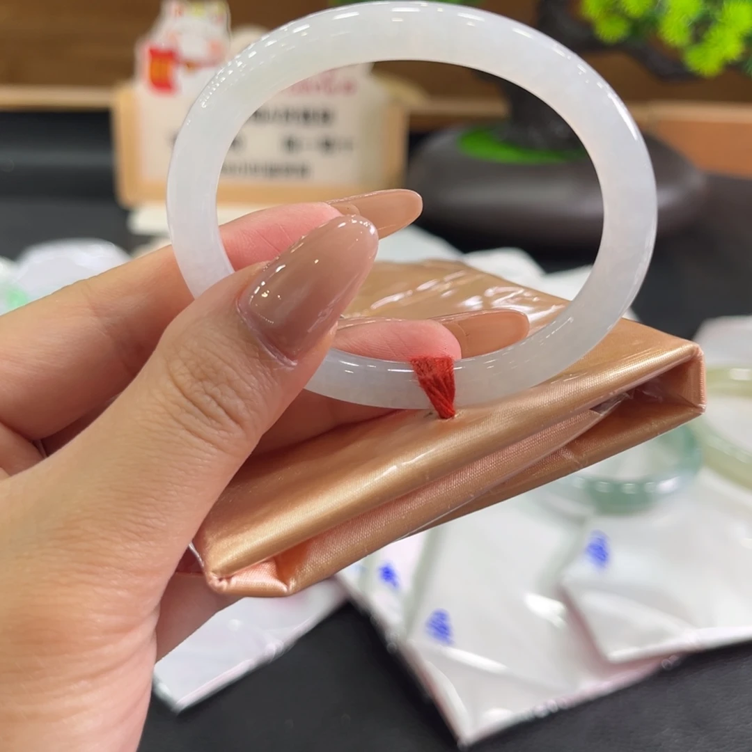 翡翠未镶嵌手镯52.8贵妃