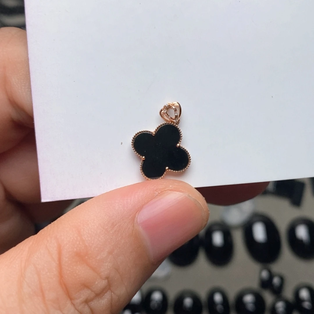 颈饰18K金镶嵌翡翠