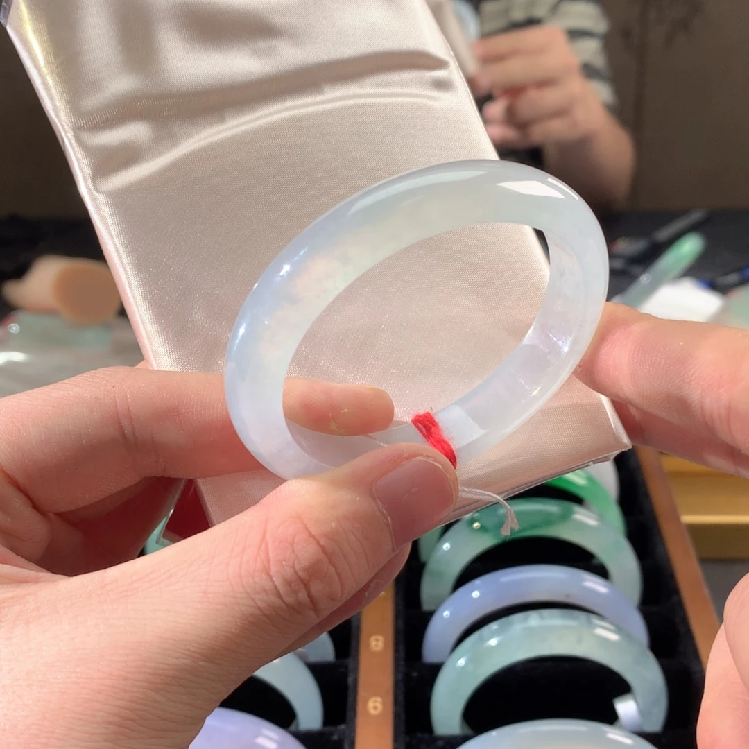 翡翠未镶嵌手镯白月光