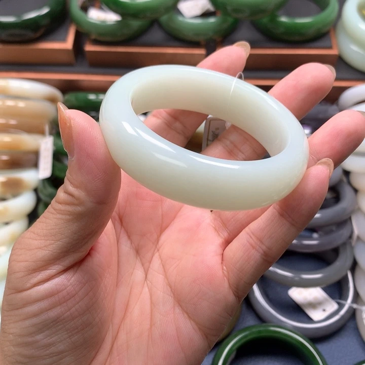 【闪购商品】未镶嵌手镯和田玉