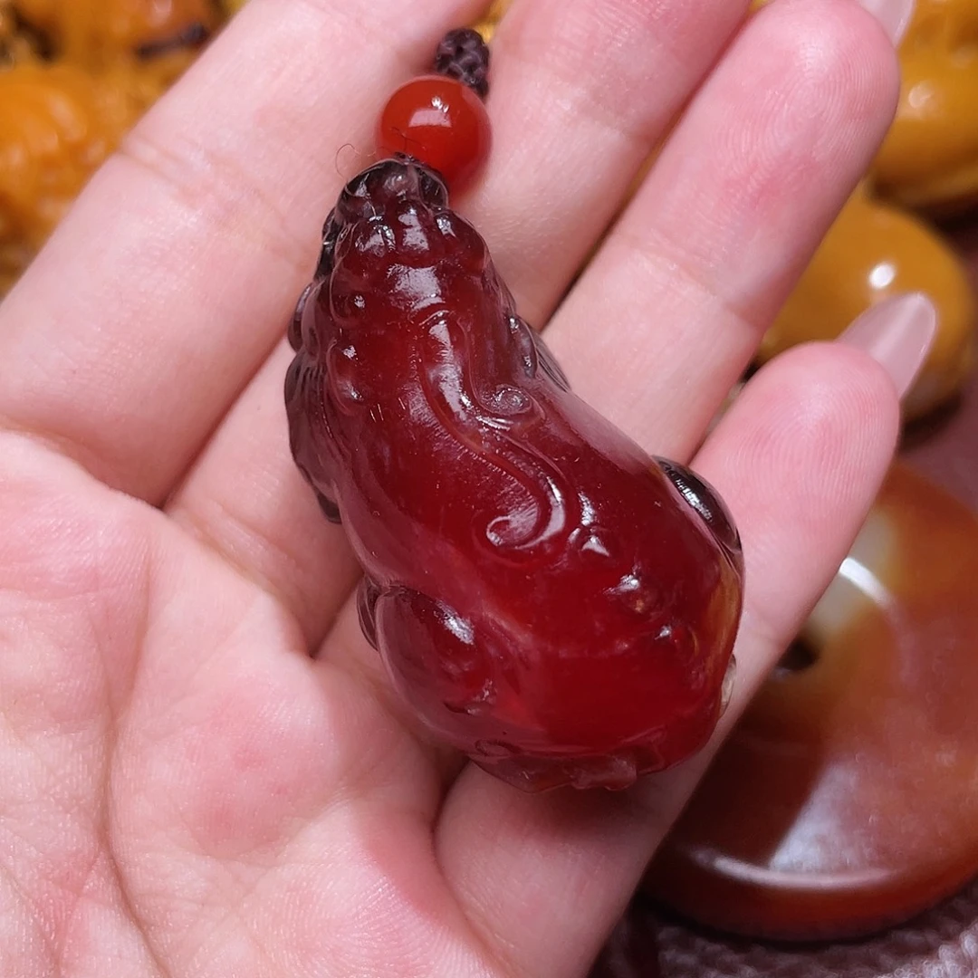 和田玉未镶嵌颈饰猪**下