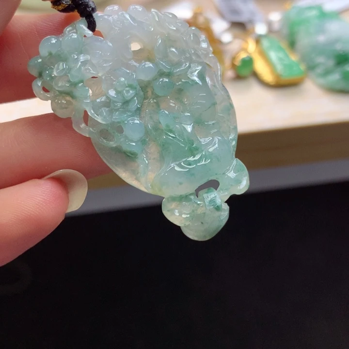 翡翠未镶嵌颈饰吊坠