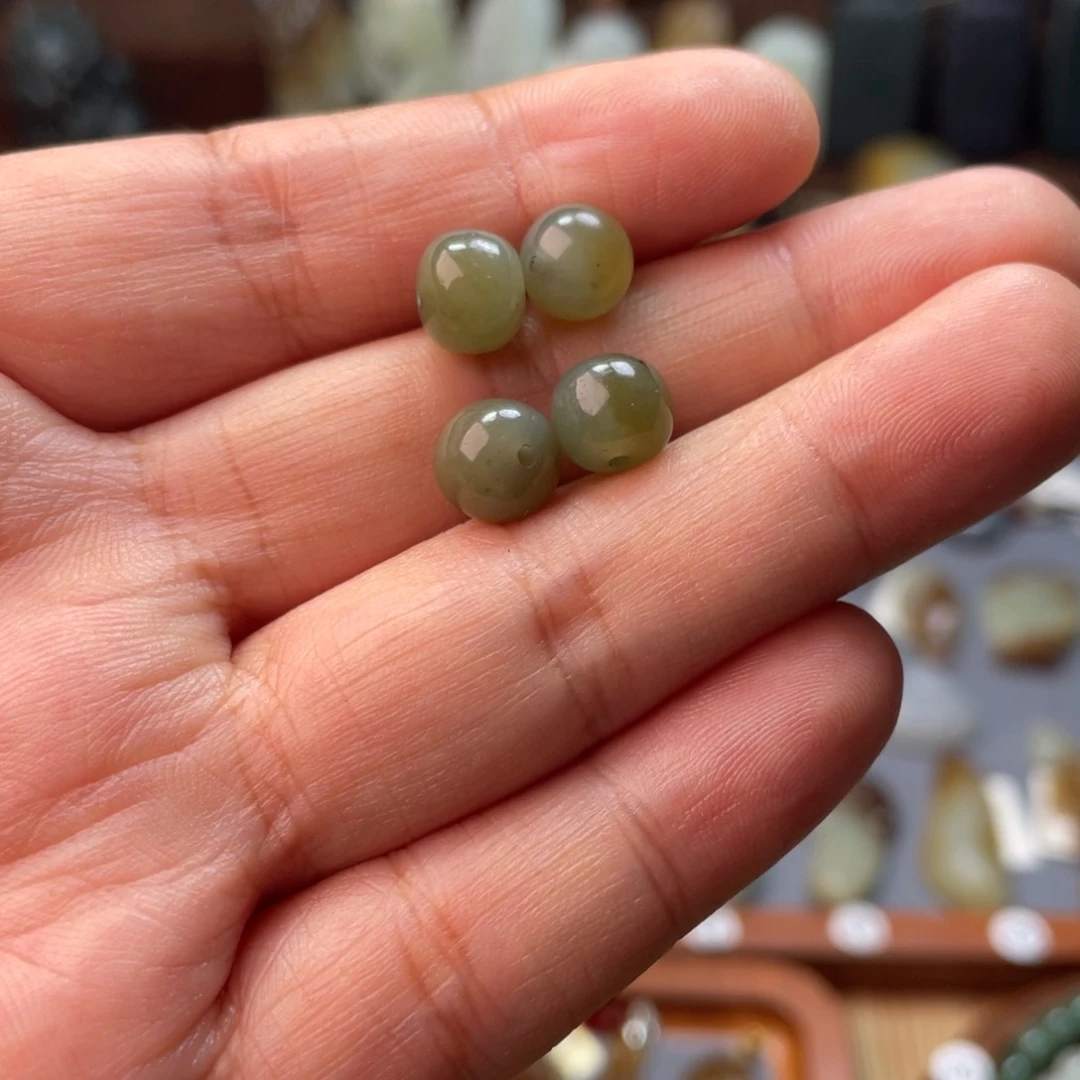 颈饰未镶嵌和田玉心*