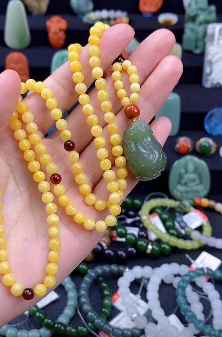 和田玉貔貅吊坠