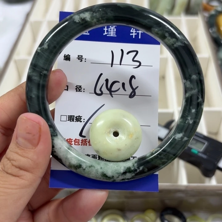 蛇纹石玉未镶嵌手镯