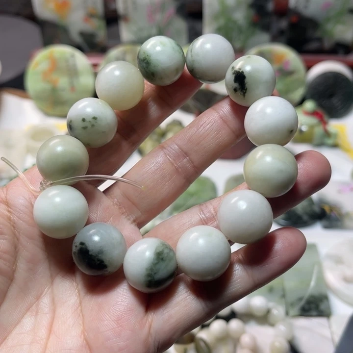 独山玉未镶嵌颈饰卡18
