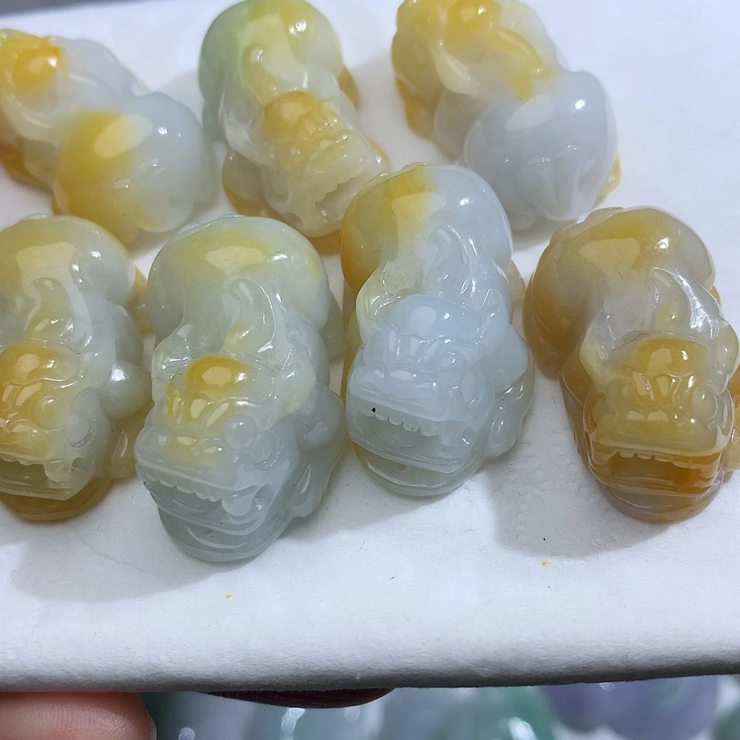 翡翠未镶嵌颈饰多样性发其一