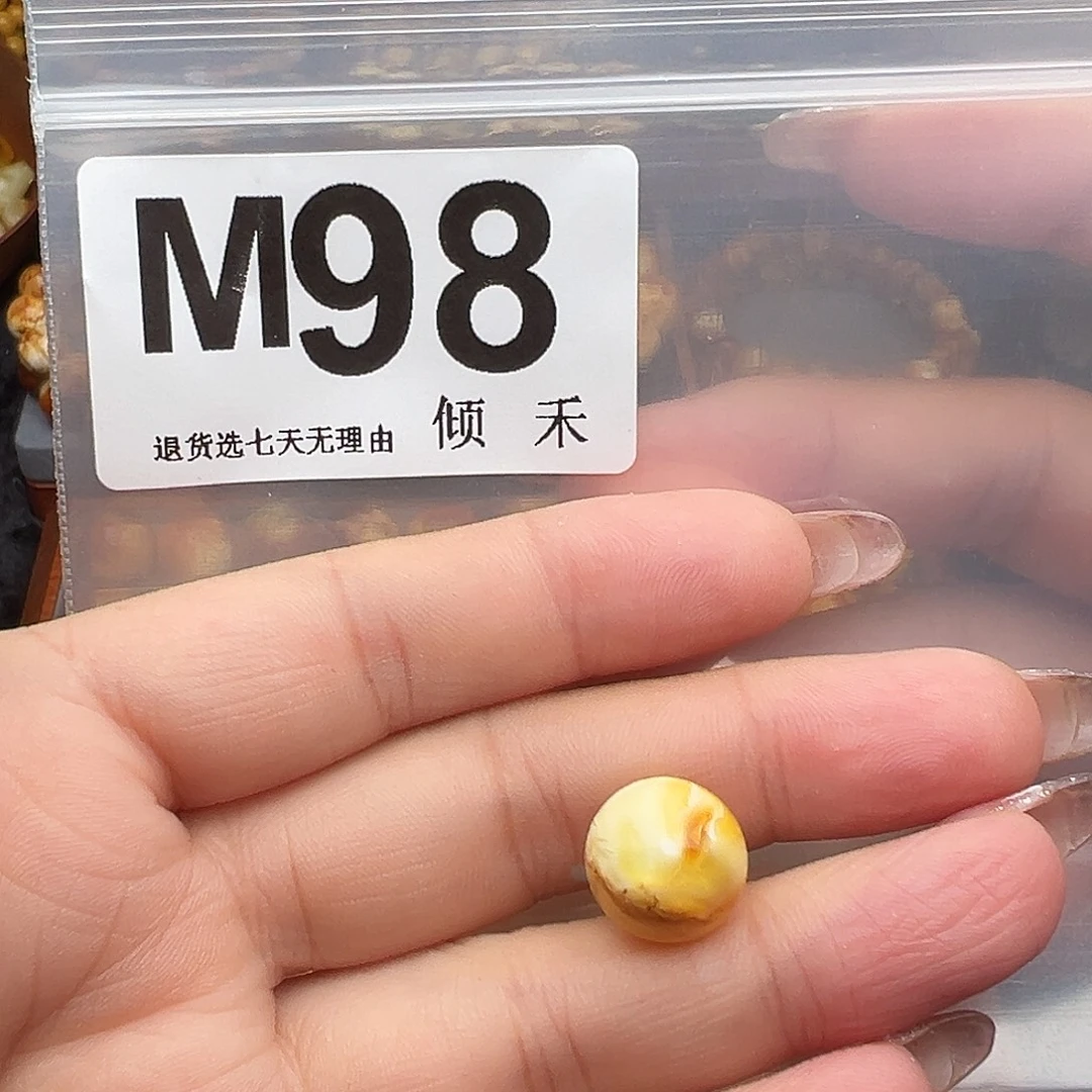 大***乖琥珀未镶嵌裸石12