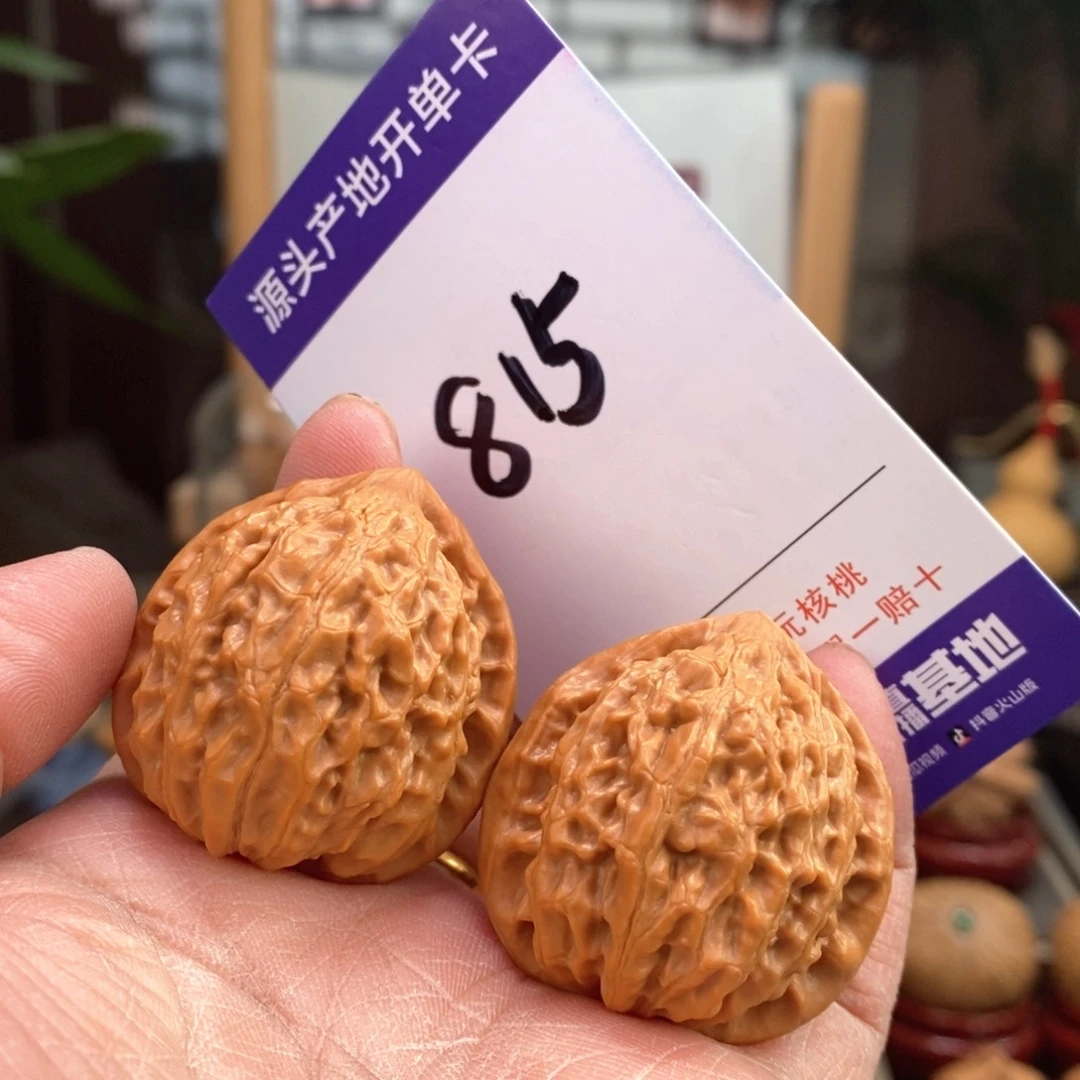 文玩核桃把件35金牛815号