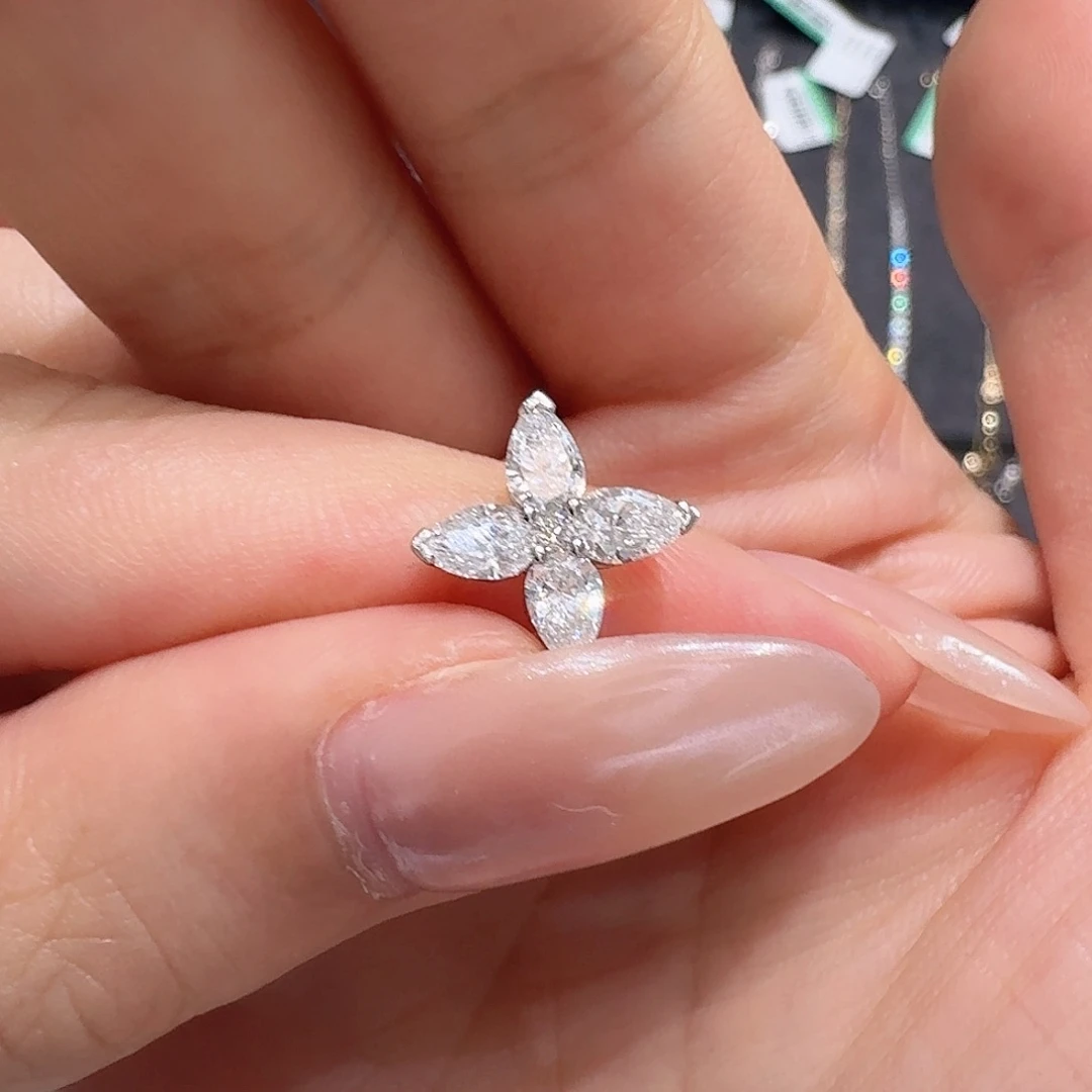 q***i实验室培育钻石铂Pt950镶嵌颈饰