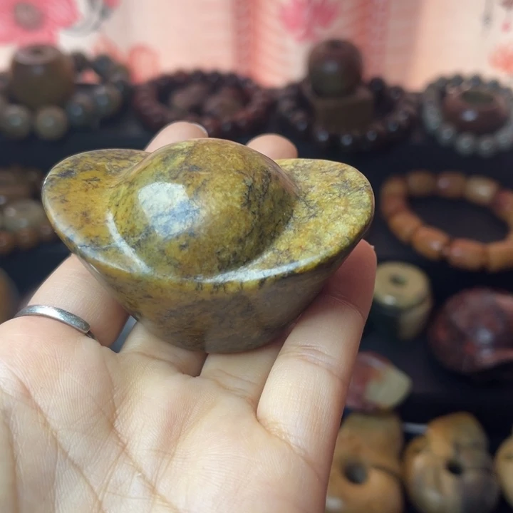 未镶嵌岫岩河磨玉（透闪石质玉）把件