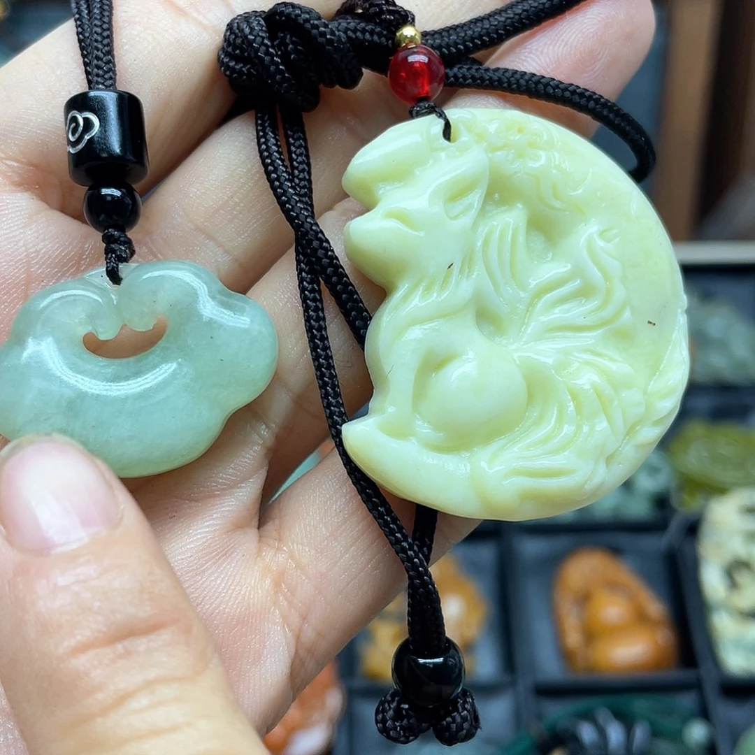 蛇纹石玉未镶嵌颈饰