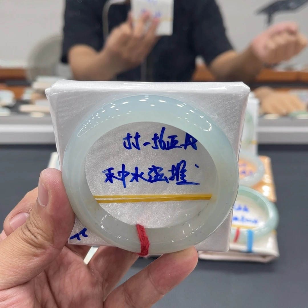 翡翠未镶嵌手镯缅甸翡翠