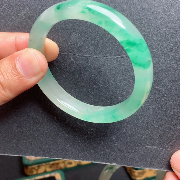 未镶嵌手镯石英质玉