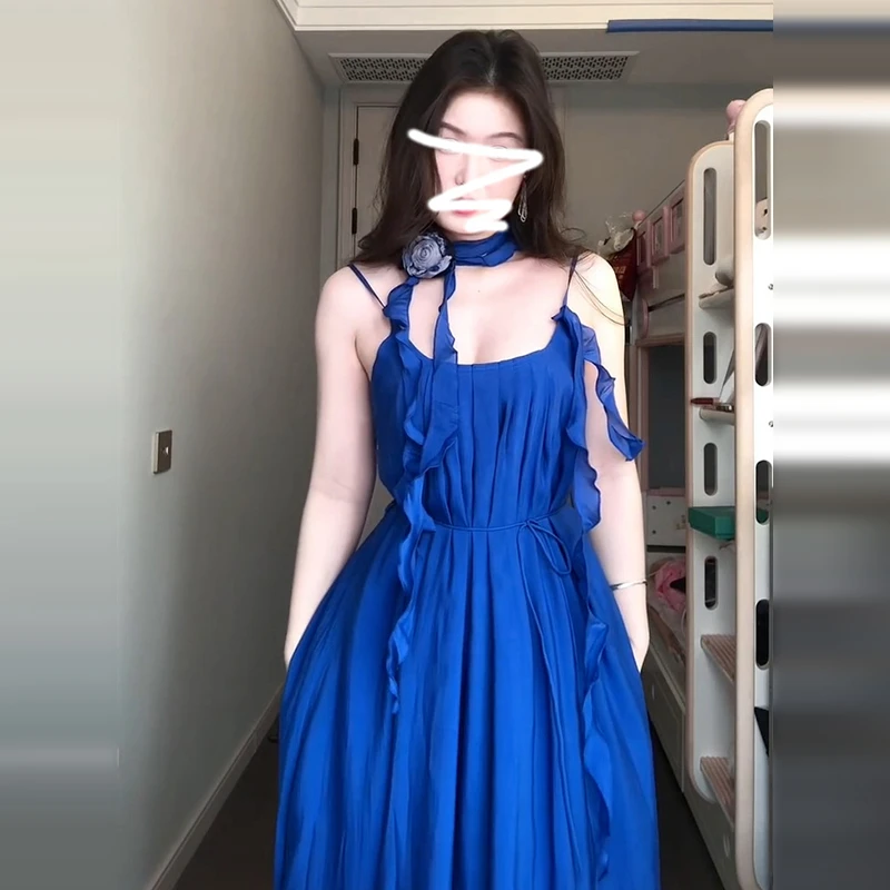 法式气质蓝色吊带连衣裙子女春夏季2025新款三亚海边旅游穿搭9780