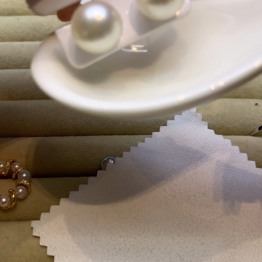 铂Pt950镶嵌耳饰海水珍珠