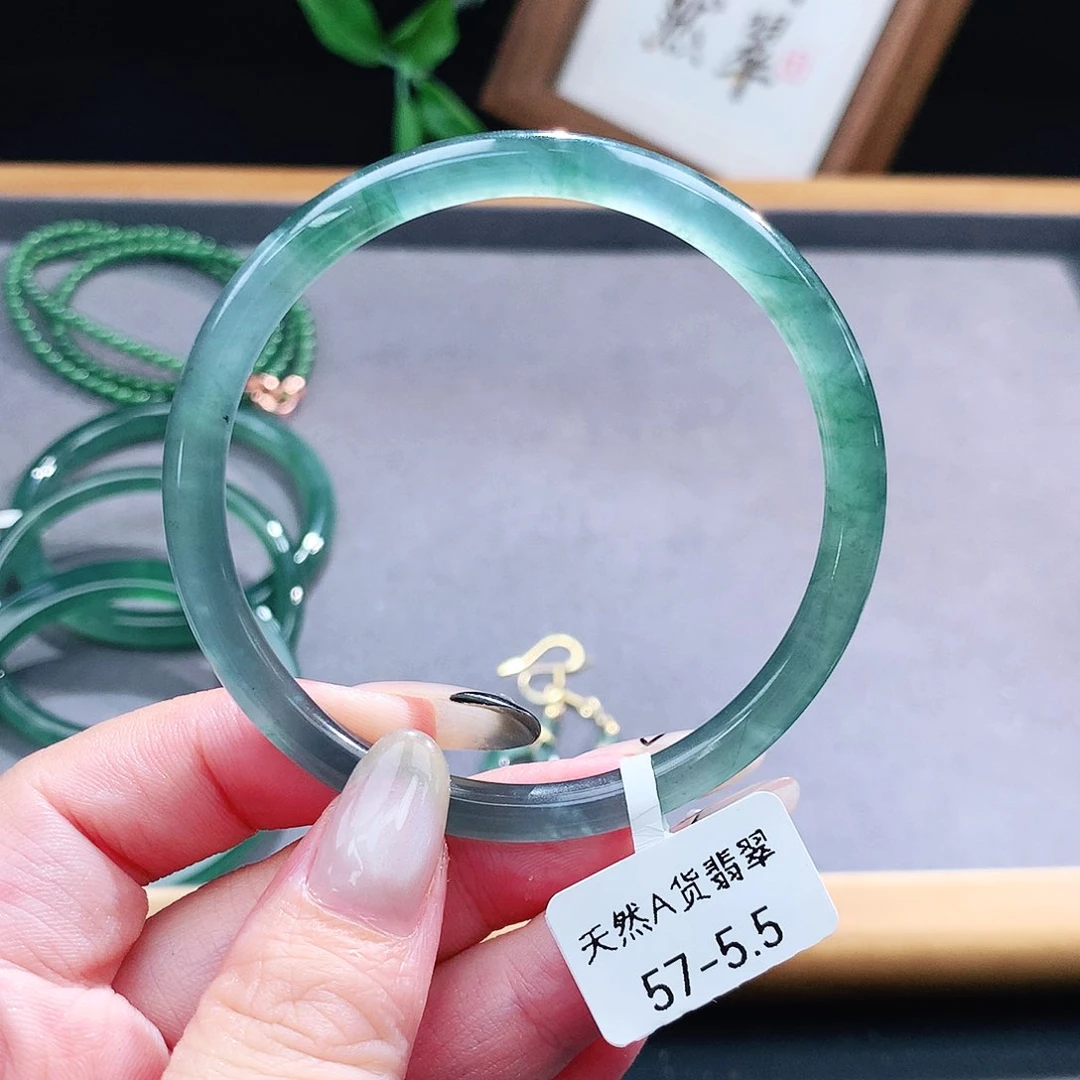 翡翠手镯（圆镯）未镶嵌