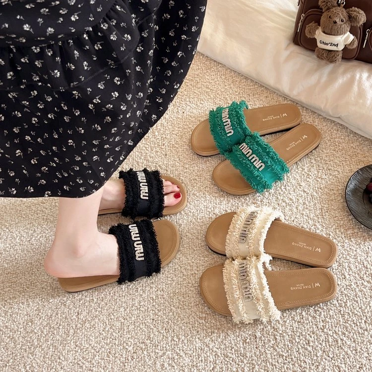 法式小香风拖鞋女夏外穿2025年新款网红时尚水钻一字平底沙滩凉拖