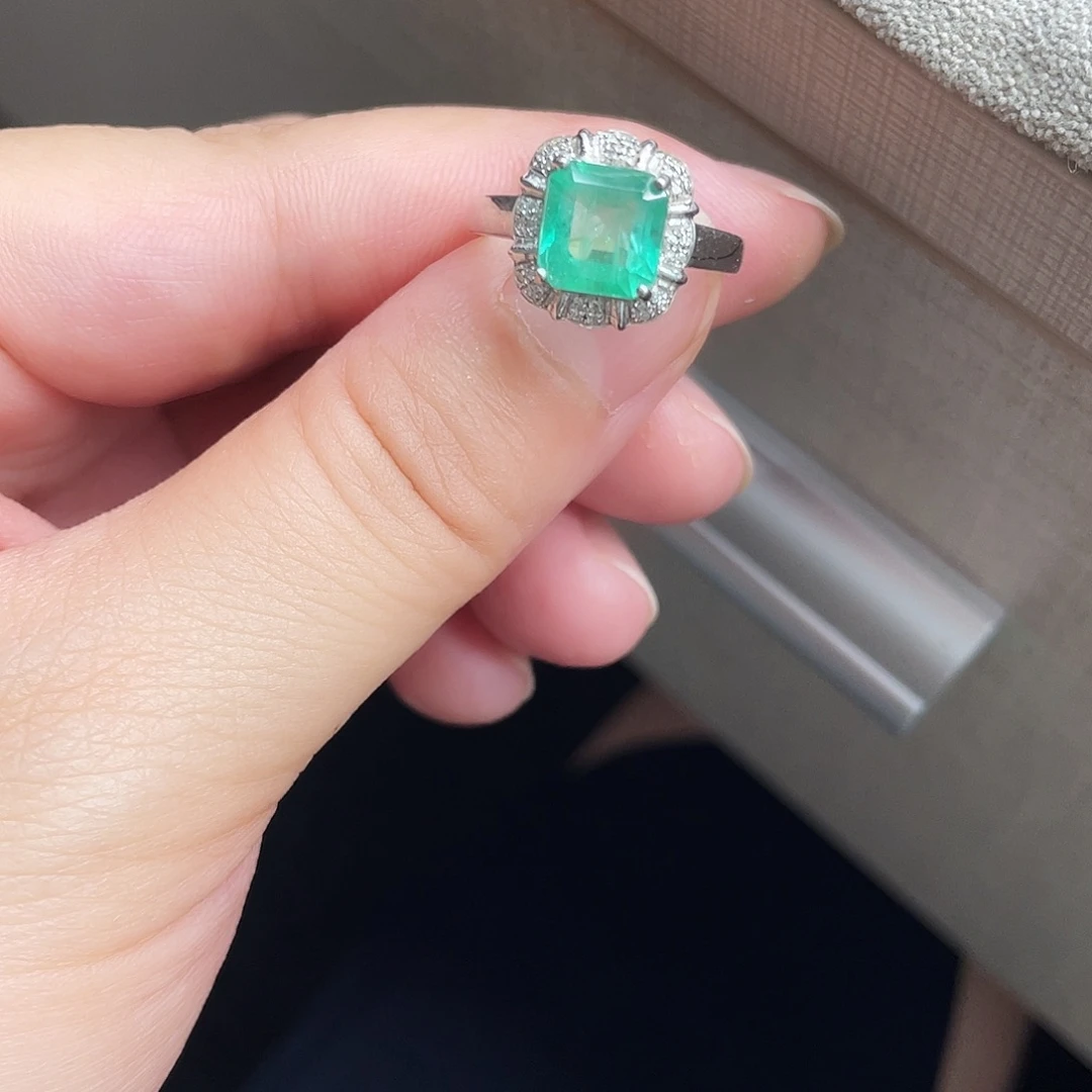 祖母绿戒指18K金镶嵌2.38ct