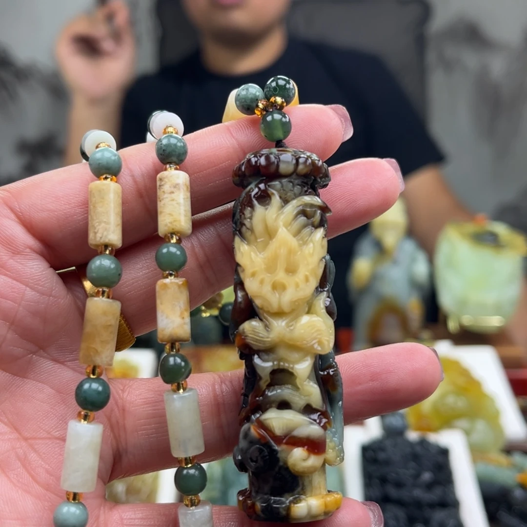 蛇纹石玉未镶嵌颈饰挂件