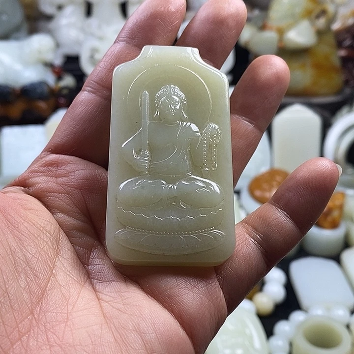 和田玉未镶嵌把件