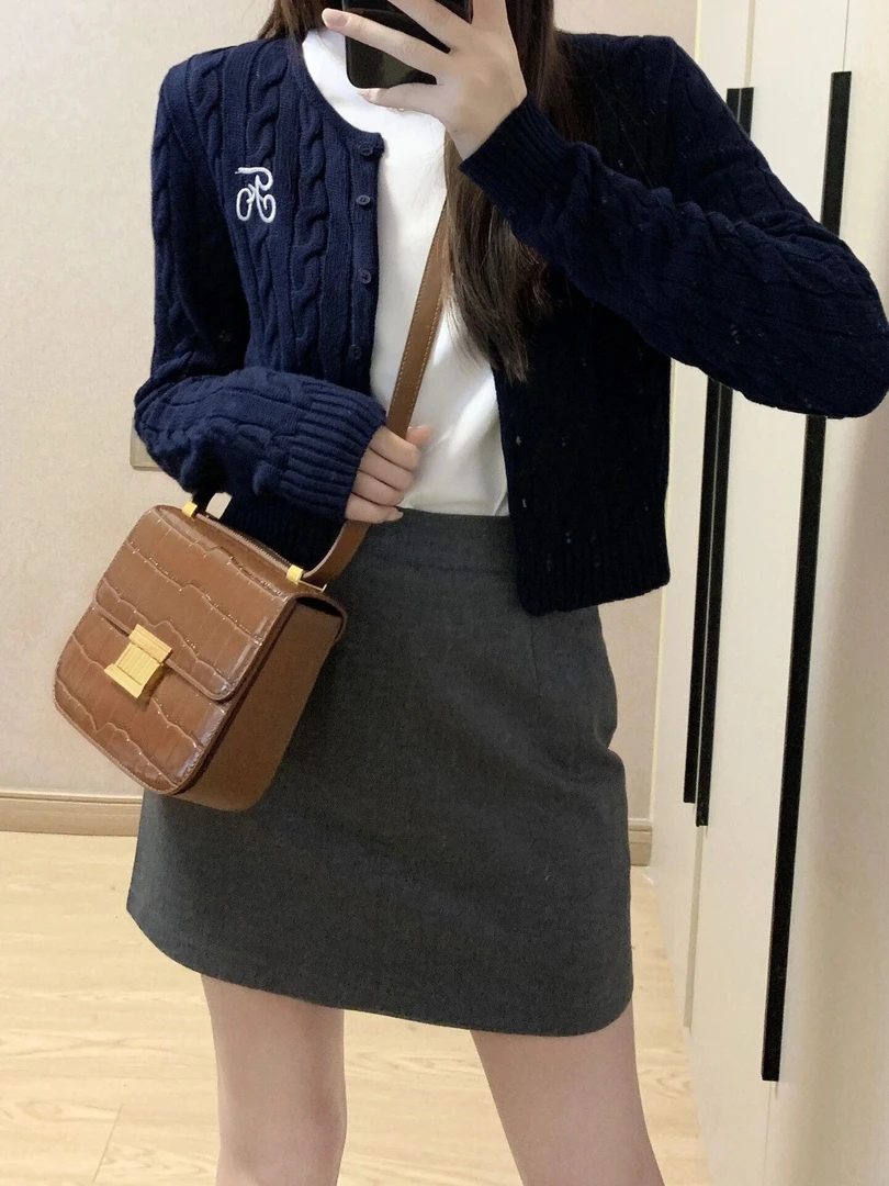 秋季盐系穿搭高级感小个子网红炸街减龄学院风毛衣裙子两件套装女