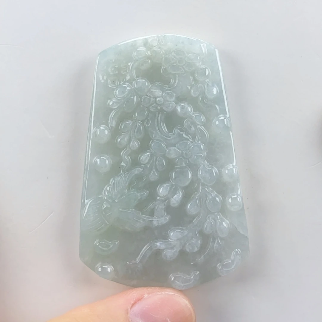 翡翠挂件未镶嵌翡翠